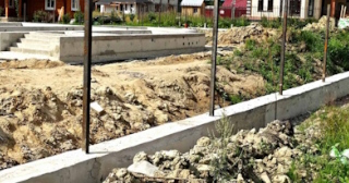 Фундамент под забор заказать в Белогорске - заливка фундамента для забора | от 1558 за п.м.
